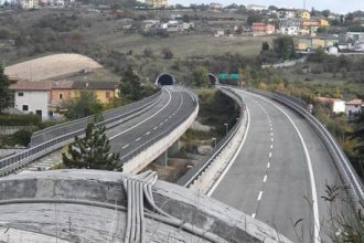 Il viadotto di San Giacomo sulla A24, che prende il nome dall'omonima frazione del comune dell'Aquila, 17 ottobre 2018. 
ANSA/CLAUDIO LATTANZIO