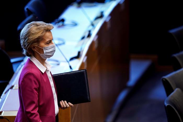 European Commission President Ursula von der Leyen arrives for a plenary session of the European Parliament in Brussels on May 27, 2020, amid the crisis linked with the Covid-19 pandemic caused by the novel coronavirus. (Photo by Kenzo TRIBOUILLARD / AFP)