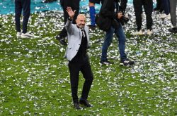 epa10391874 (FILE) - Gianluca Vialli, a member of the Italian team's coaching staff, waves after the UEFA EURO 2020 final between Italy and England in London, Britain, 11 July 2021 (re-issued 06 January 2023). Gianluca Vialli died at the age of 58 after battling pancreatic cancer his family confirmed 06 January 2023. EPA/Facundo Arrizabalaga / POOL *** Local Caption *** 57038785